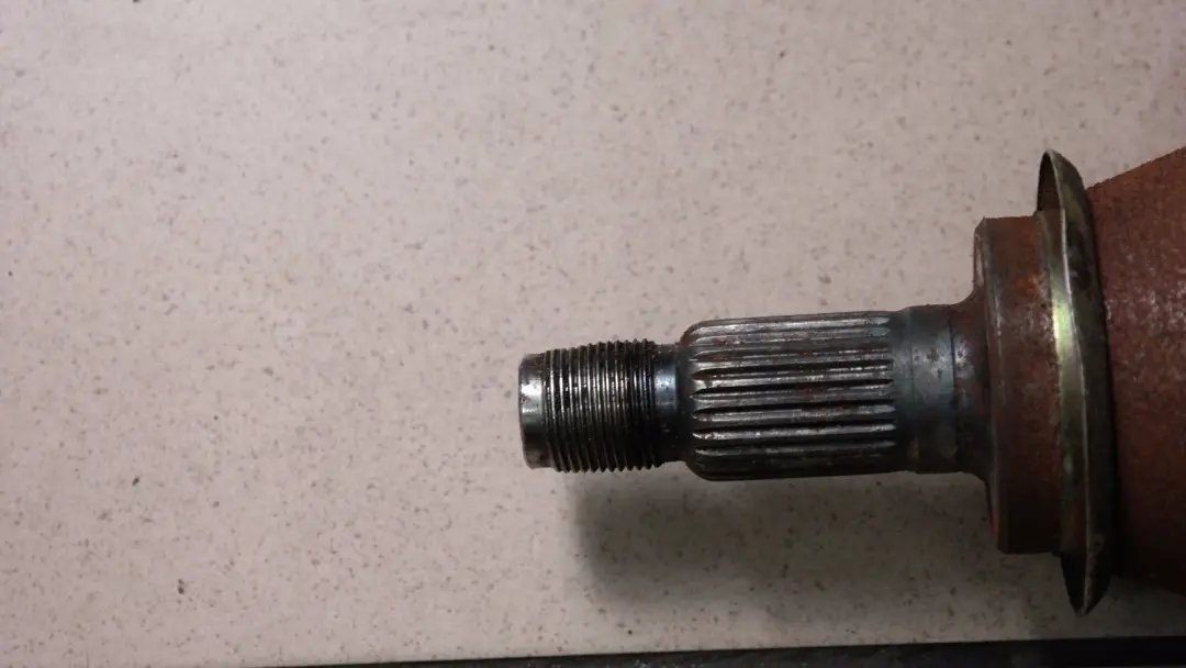 Output shaft driveshaft right O/S to BMW Mini Cooper One R50 with Part number 31607518238 BMW Mini Cooper One R50 Output shaft driveshaft right O/S - SKU 7518238 - Part number 31607518238