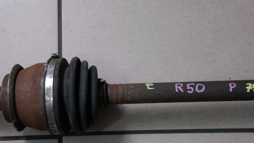 Output shaft driveshaft right O/S to BMW Mini Cooper One R50 with Part number 31607518238 BMW Mini Cooper One R50 Output shaft driveshaft right O/S - SKU 7518238 - Part number 31607518238