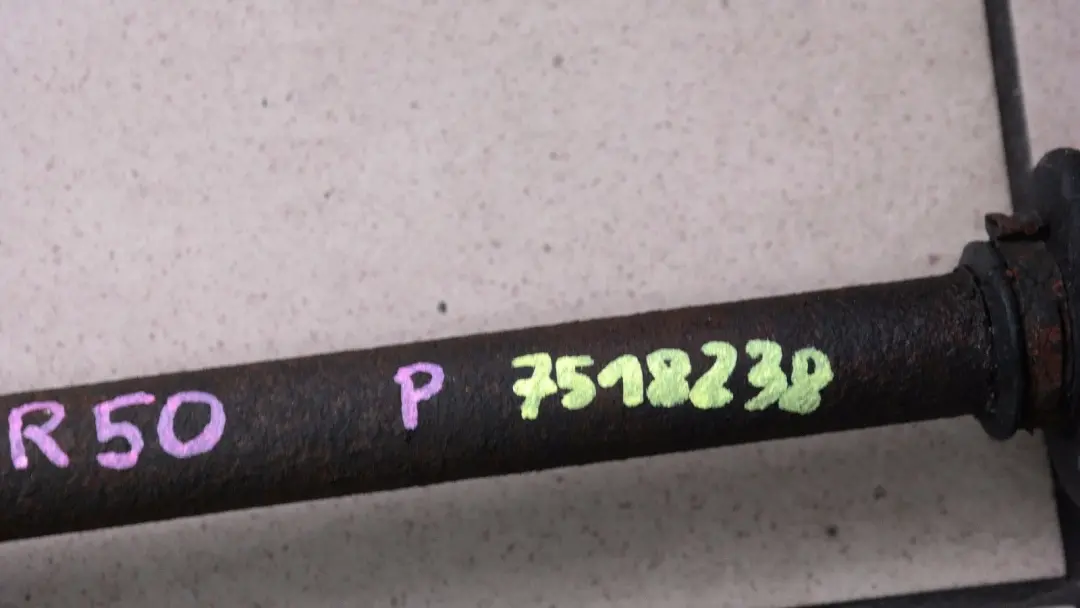 Output shaft driveshaft right O/S to BMW Mini Cooper One R50 with Part number 31607518238 BMW Mini Cooper One R50 Output shaft driveshaft right O/S - SKU 7518238 - Part number 31607518238