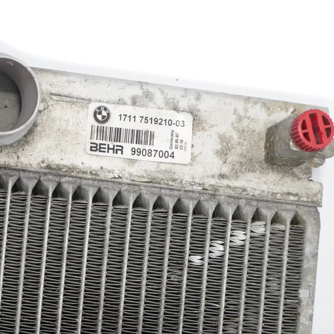 Radiateur à eau de refroidissement moteur à essence pour BMW E60 E61 E63 E64 à propos du numéro de pièce 7519210 BMW E60 E61 E63 E64 Radiateur à eau de refroidissement moteur à essence - SKU 7519210 - Numéro de pièce 7519210