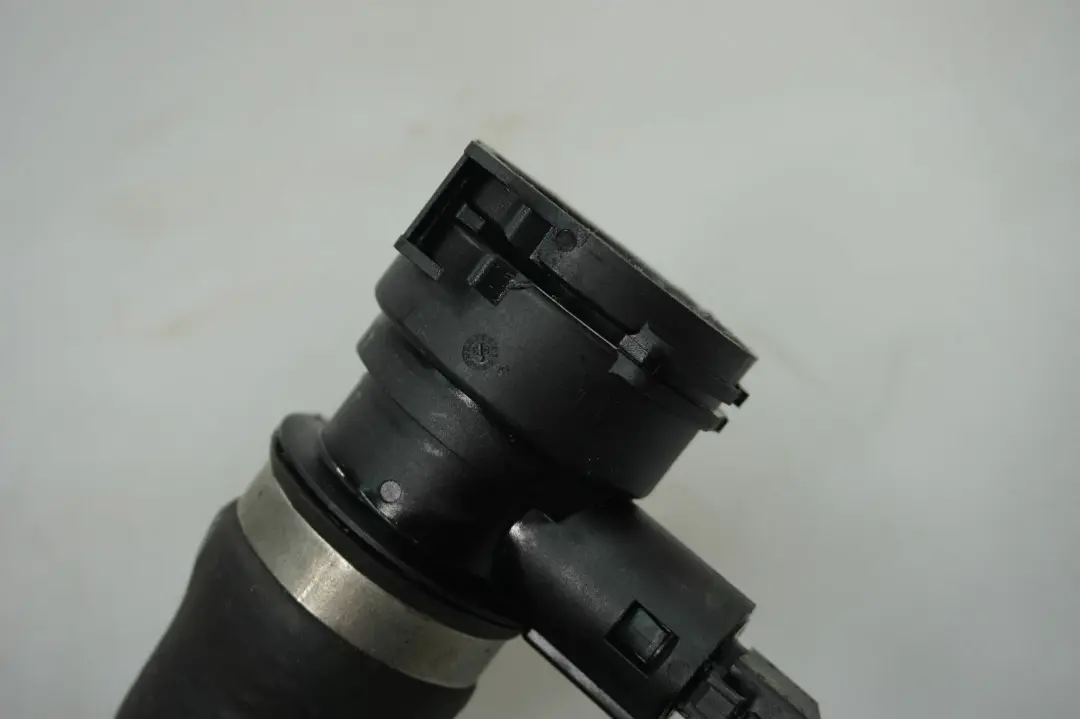 Radiador retorno refrigerante manguera agua tubo para BMW E60 e61 e65 e66 con número de pieza 7519257 BMW E60 e61 e65 e66 Radiador retorno refrigerante manguera agua tubo - SKU 7519257 - Número de pieza 7519257
