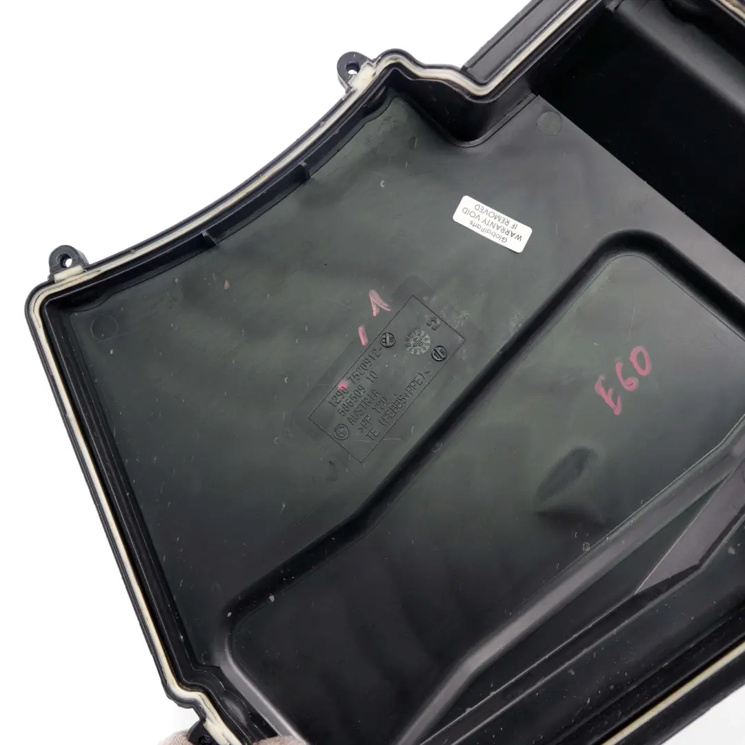 Tapa Panel Caja Electrónica para BMW E60 E61 E63 E64 LCI con número de pieza 7520912 BMW E60 E61 E63 E64 LCI Tapa Panel Caja Electrónica - SKU 7520912-1 - Número de pieza 7520912