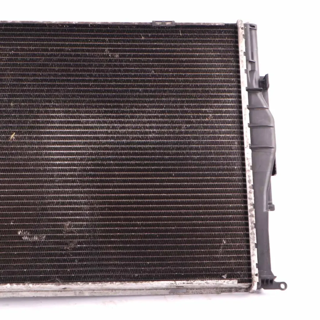 Radiador Refrigeración Motor para BMW E90 E81 E87 E89 E93 325i con número de pieza 7521048 BMW E90 E81 E87 E89 E93 325i Radiador Refrigeración Motor - SKU 7521048 - Número de pieza 7521048