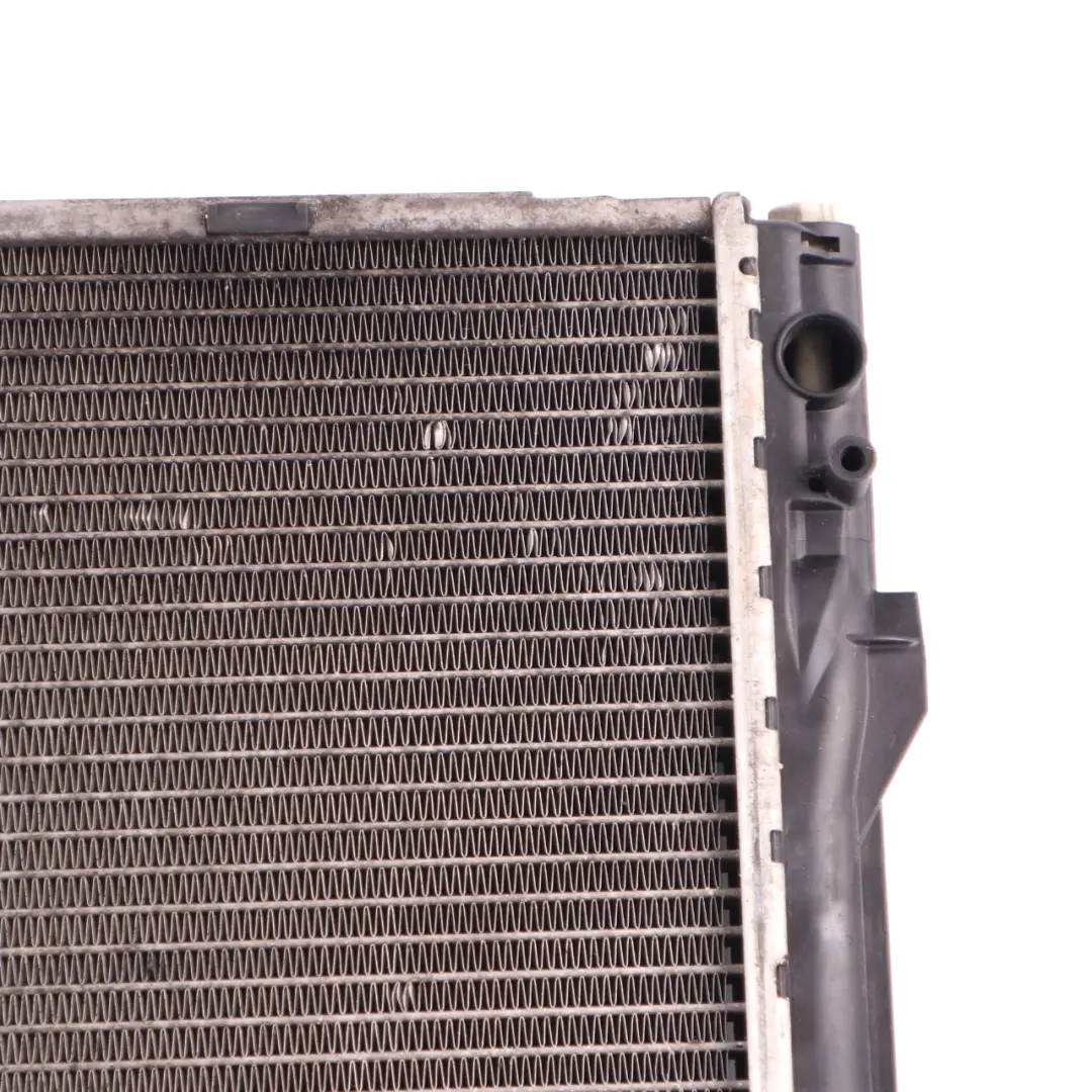 Radiador Refrigeración Motor para BMW E90 E81 E87 E89 E93 325i con número de pieza 7521048 BMW E90 E81 E87 E89 E93 325i Radiador Refrigeración Motor - SKU 7521048 - Número de pieza 7521048