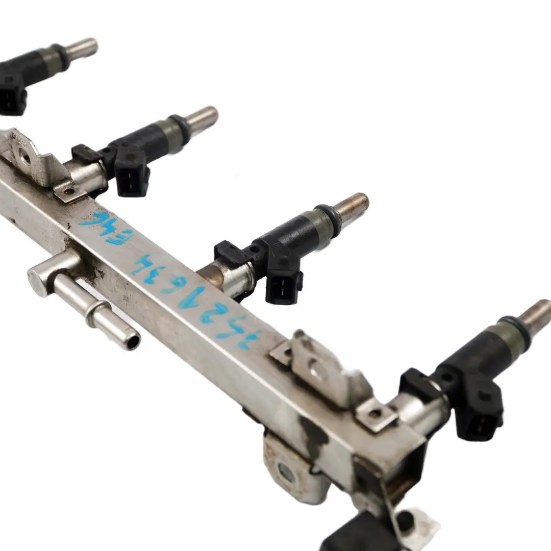 Benzin Einspritzleiste Einspritzventil Einspritzdüse 7506158 für BMW E46 mit Teilenummer 7521634 BMW E46 Benzin Einspritzleiste Einspritzventil Einspritzdüse 7506158 - SKU 7521634 - Teilenummer 7521634