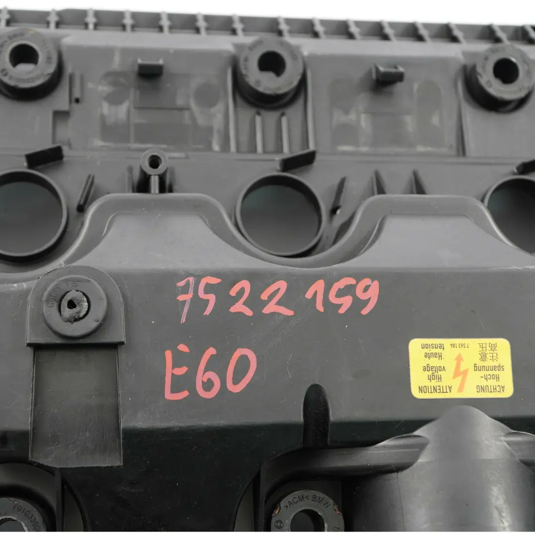 N62N Moteur Couvre-culasse Cyl 5-8 pour BMW E60 E61 E53 E70 à propos du numéro de pièce 7522159 BMW E60 E61 E53 E70 N62N Moteur Couvre-culasse Cyl 5-8 - SKU 7522159 - Numéro de pièce 7522159