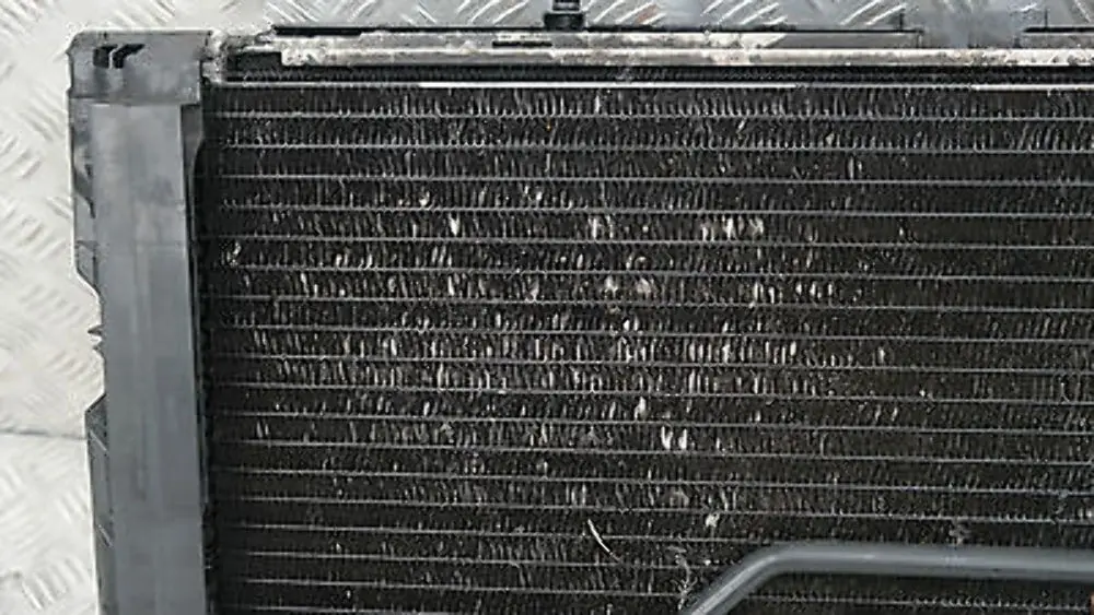 BMW E87 E90 Juego Completo Carcasa Ventilador Radiador con Ventilador Automatico - SKU 7523258 - Número de pieza 7523258