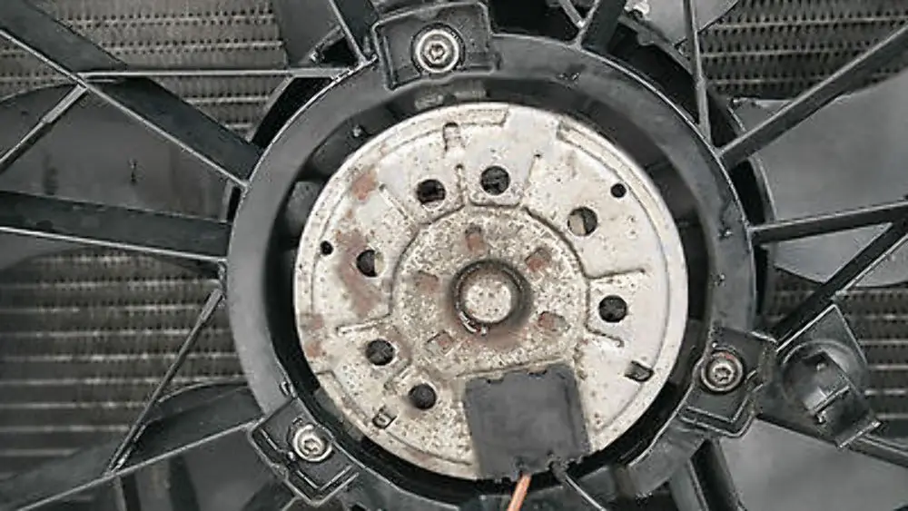 Lüfterzarge Mit Lüfter 300W für BMW 1 3 er e87 e90 e91 mit Teilenummer 7523258 BMW 1 3 er e87 e90 e91 Lüfterzarge Mit Lüfter 300W - SKU 7523258 - Teilenummer 7523258