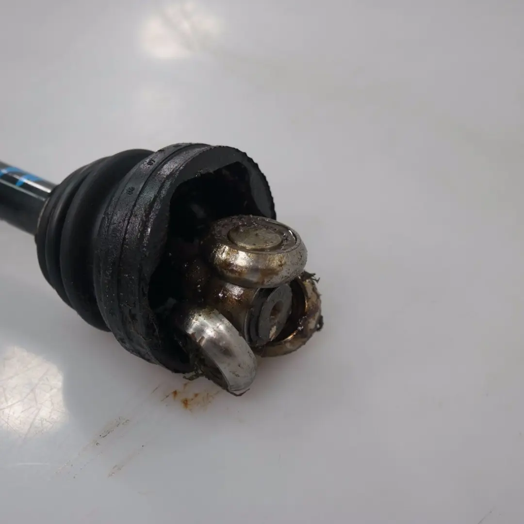 Albero di Uscita Destra L=949MM 3160 per BMW X3 E83 con numero di parte 7524046 BMW X3 E83 Albero di Uscita Destra L=949MM 3160 - SKU 7524046-1 - Numero di parte 7524046