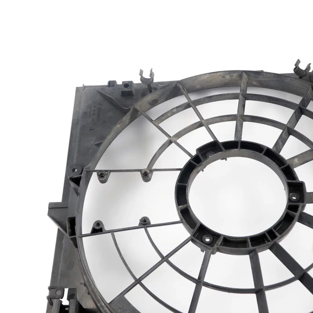 Osłona mocowanie rama wentylatora do BMW E46 o numerze 7525508 BMW E46 Osłona mocowanie rama wentylatora - SKU 7525508-1 - Numer Części 7525508