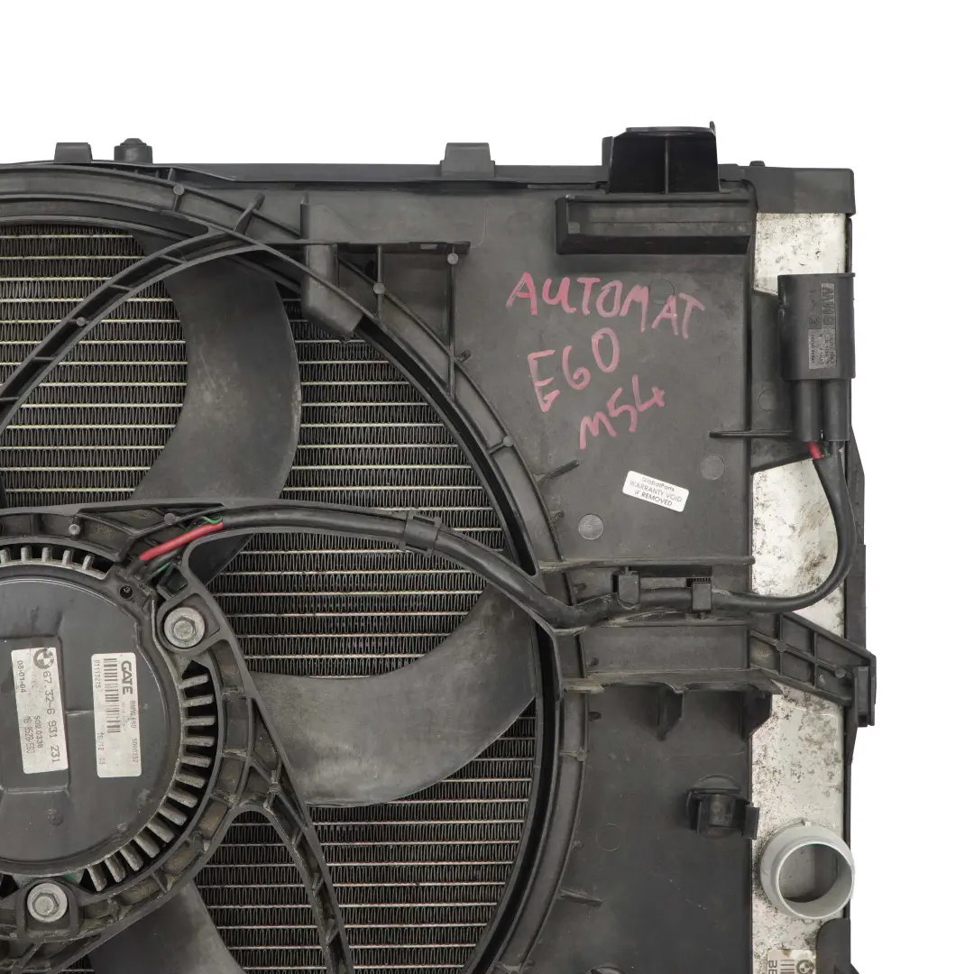 M54 Ventola Del Radiatore Struttura 400W Benzina per BMW E60 E61 520i 525i 530i con numero di parte 7526824 BMW E60 E61 520i 525i 530i M54 Ventola Del Radiatore Struttura 400W Benzina - SKU 7526824-3 - Numero di parte 7526824