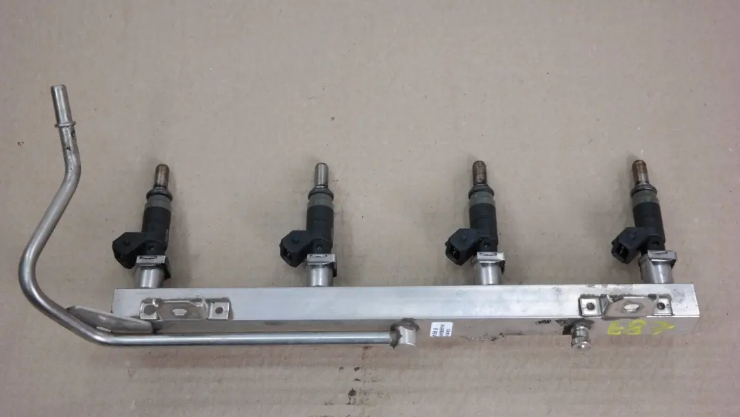 Válvulas De Inyector De Fuel Rail para BMW E60 E81 E82 E87 E90 120I 520I con número de pieza 7526892 BMW E60 E81 E82 E87 E90 120I 520I Válvulas De Inyector De Fuel Rail - SKU 7526892 - Número de pieza 7526892