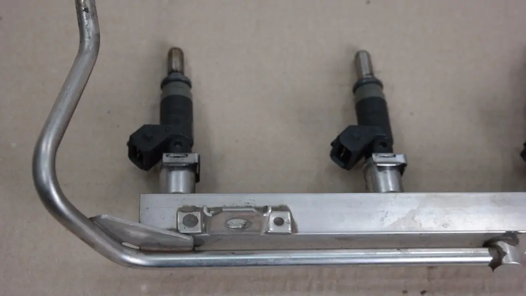 Kraft Stoff Leitung Einspritz Ventile für BMW E60 E81 E82 E87 E90 120I 520I mit Teilenummer 7526892 BMW E60 E81 E82 E87 E90 120I 520I Kraft Stoff Leitung Einspritz Ventile - SKU 7526892 - Teilenummer 7526892