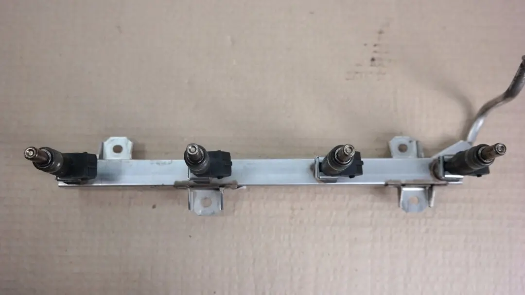 Rail Injector Valves to BMW E60 E81 E82 E87 E90 120i 520i Fuel with Part number 7526892 BMW E60 E81 E82 E87 E90 120i 520i Fuel Rail Injector Valves - SKU 7526892 - Part number 7526892