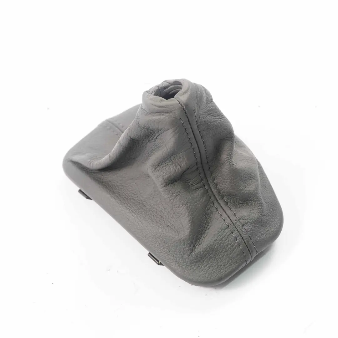 Couvre-bottes du levier de selection en cuir gris pour BMW Z4 E85 E86 à propos du numéro de pièce 7526981 BMW Z4 E85 E86 Couvre-bottes du levier de selection en cuir gris - SKU 7526981 - Numéro de pièce 7526981