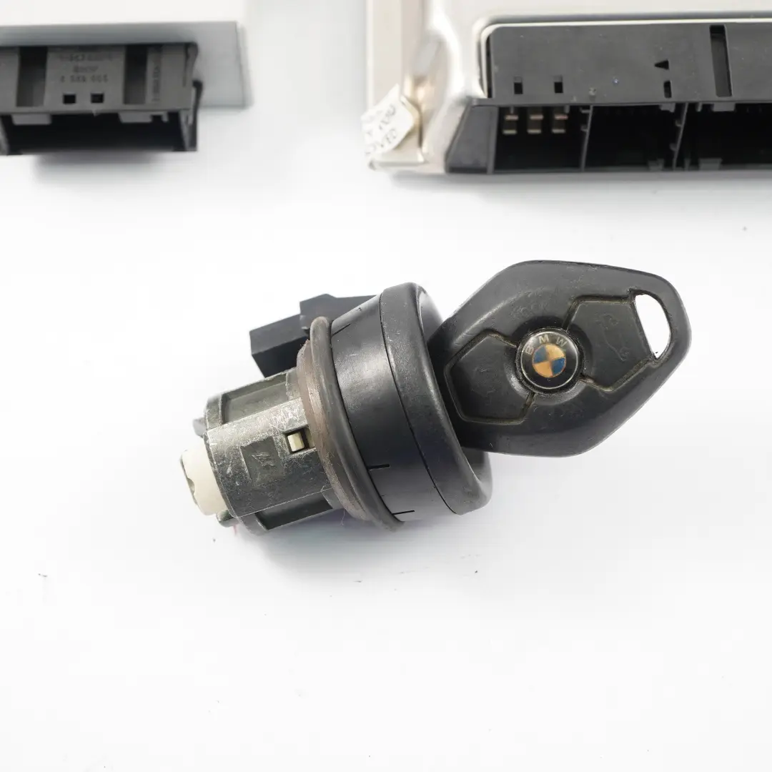 M54 192PS ECU Steuergerät DME EWS Automatikgetriebe für BMW Z4 E85 2.5i mit Teilenummer 7527072 BMW Z4 E85 2.5i M54 192PS ECU Steuergerät DME EWS Automatikgetriebe - SKU 7527072-3 - Teilenummer 7527072