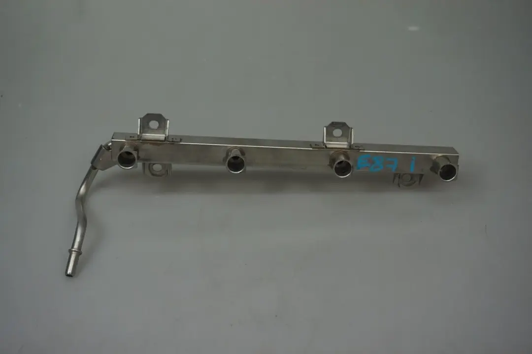 BMW X3 E60 E81 E83 E87 E90 E91 Rail de carburant Essence N45 N46 - SKU 7530420 - Numéro de pièce 7530420