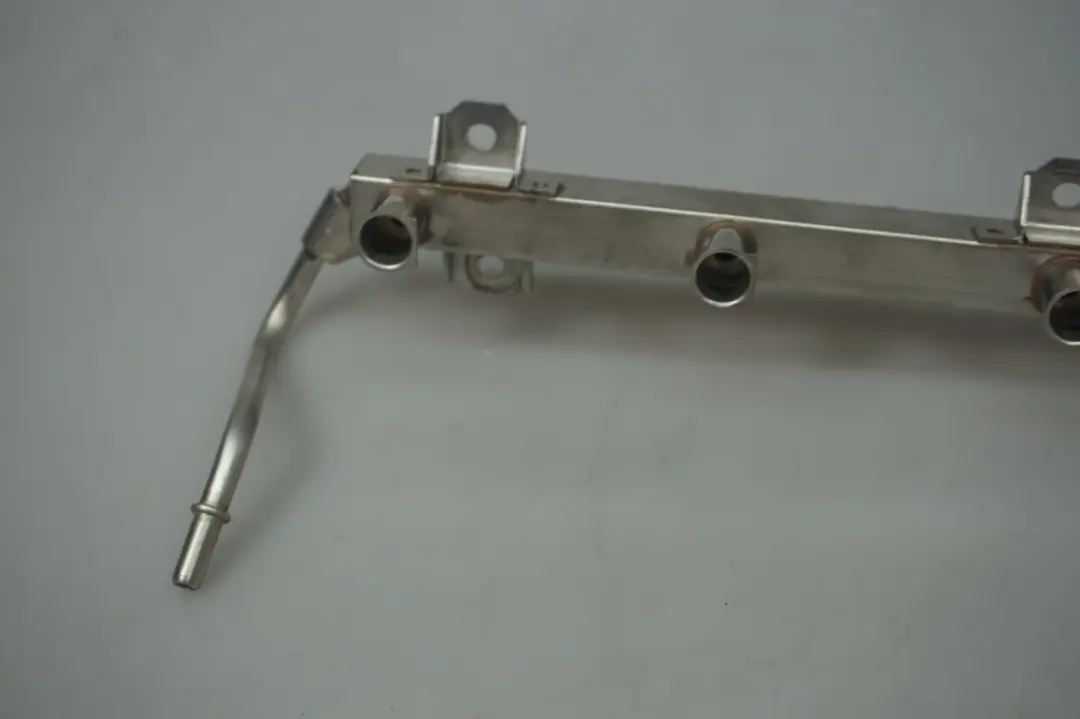 BMW X3 E60 E81 E83 E87 E90 E91 Rail de carburant Essence N45 N46 - SKU 7530420 - Numéro de pièce 7530420