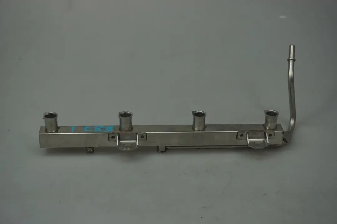 Einspritzrohr Benzin N45 N46 für BMW X3 E60 E81 E83 E87 E90 E91 mit Teilenummer 7530420 BMW X3 E60 E81 E83 E87 E90 E91 Einspritzrohr Benzin N45 N46 - SKU 7530420 - Teilenummer 7530420