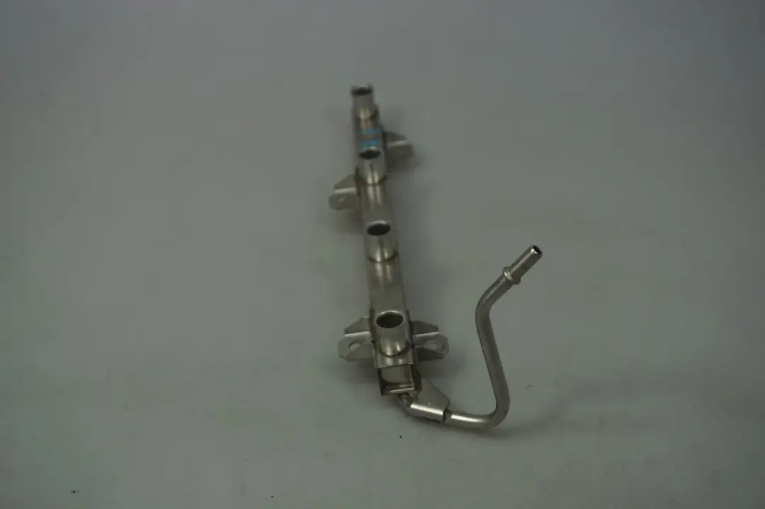 Einspritzrohr Benzin N45 N46 für BMW X3 E60 E81 E83 E87 E90 E91 mit Teilenummer 7530420 BMW X3 E60 E81 E83 E87 E90 E91 Einspritzrohr Benzin N45 N46 - SKU 7530420 - Teilenummer 7530420