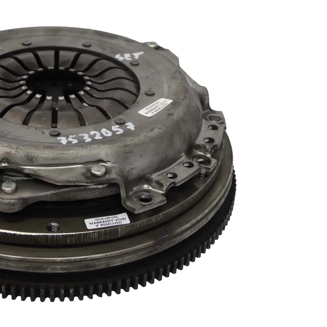 Sprzęgło Koło Zamachowe Dwumas Zestaw do Mini R53 W11 o numerze 7532057 Mini R53 W11 Sprzęgło Koło Zamachowe Dwumas Zestaw - SKU 7532057 - Numer Części 7532057