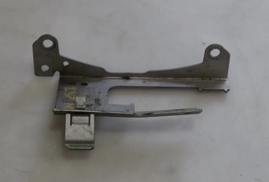 N52 Bracket Holder Lambda Probe Fixings to BMW 1 3 5 Series E60 E81 E87 E90 with Part number 7533565 BMW 1 3 5 Series E60 E81 E87 E90 N52 Bracket Holder Lambda Probe Fixings - SKU 7533565 - Part number 7533565