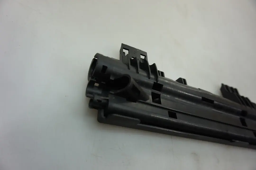 BMW 1 3 Z4 Serie E81 E82 E85 E87 E88 E90 E91 Kabelkanal Ober- & Unterteil - SKU 7534161 - Teilenummer 7534161