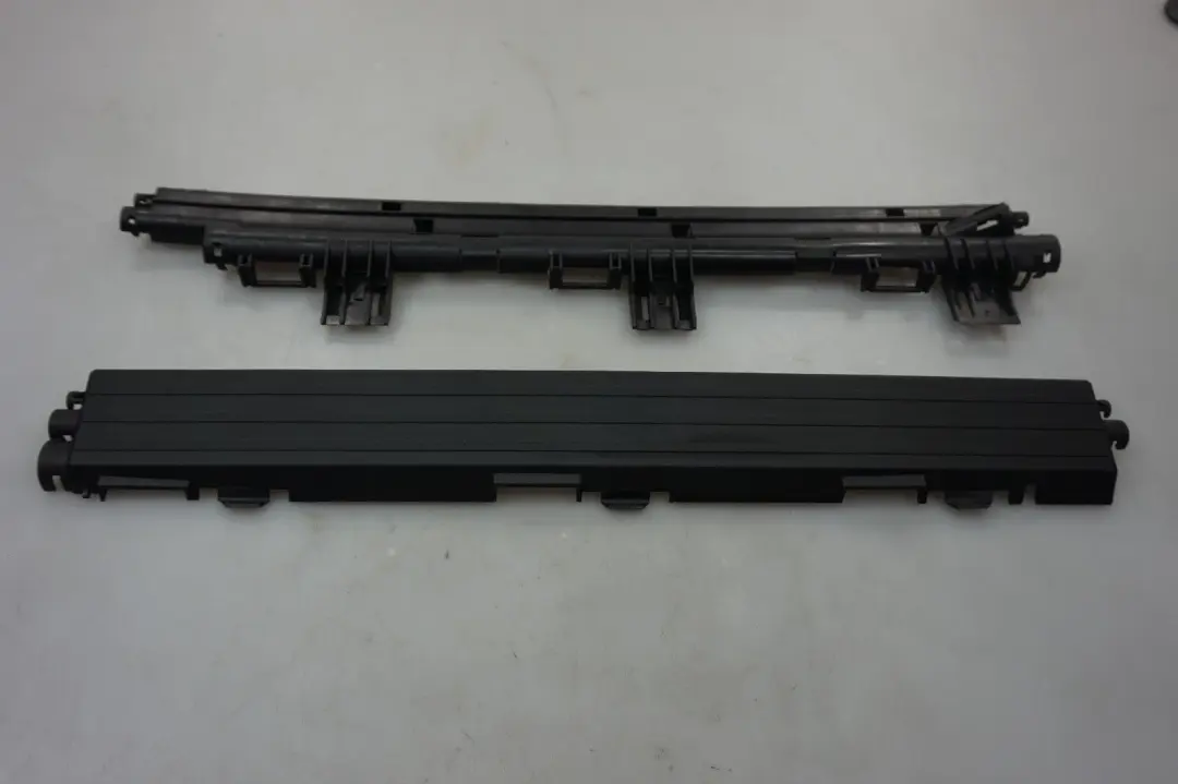 BMW 1 3 Z4 Serie E81 E82 E85 E87 E88 E90 E91 Kabelkanal Ober- & Unterteil - SKU 7534161 - Teilenummer 7534161
