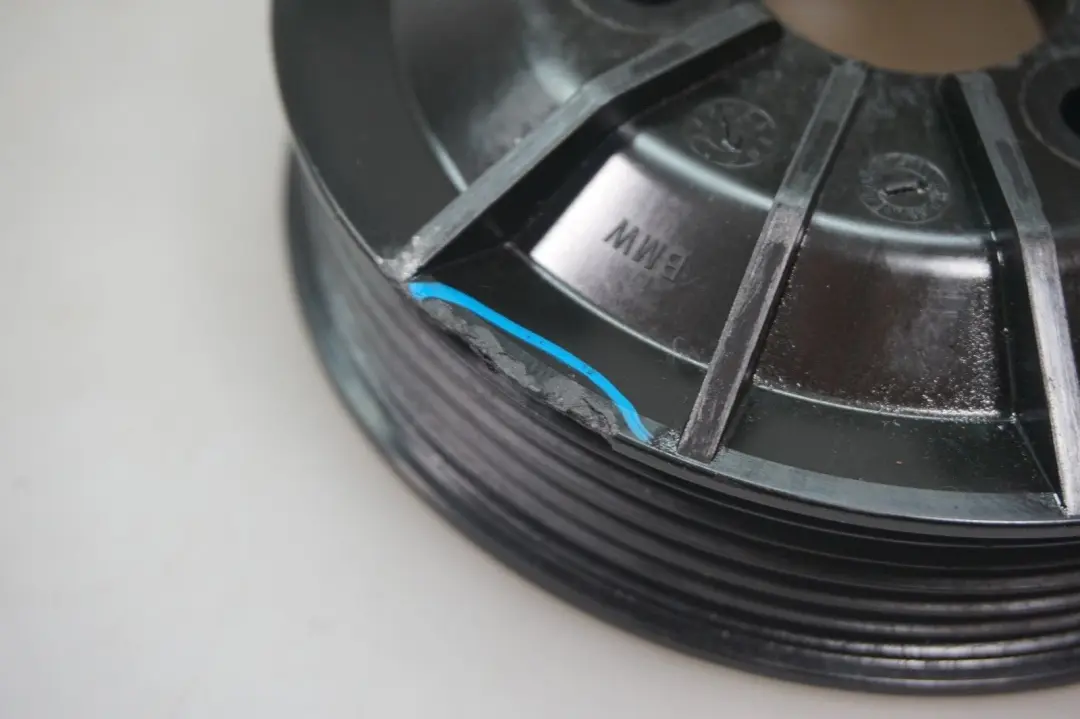 Riemenscheibe D=116MM Benzin N52 für BMW 3 5 6 7 er E60 E61 E63 E65 E87 E90 E91 mit Teilenummer 7537862 BMW 3 5 6 7 er E60 E61 E63 E65 E87 E90 E91 Riemenscheibe D=116MM Benzin N52 - SKU 7537862-1 - Teilenummer 7537862