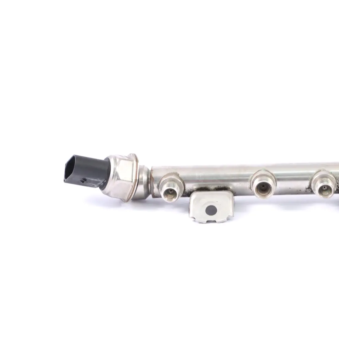 Rail d'injection BMW F10 Petrol N63 Rail de carburant à haute pression Cyl. 1-4 pour à propos du numéro de pièce 7547599 Rail d'injection BMW F10 Petrol N63 Rail de carburant à haute pression Cyl. 1-4 - SKU 7547599 - Numéro de pièce 7547599
