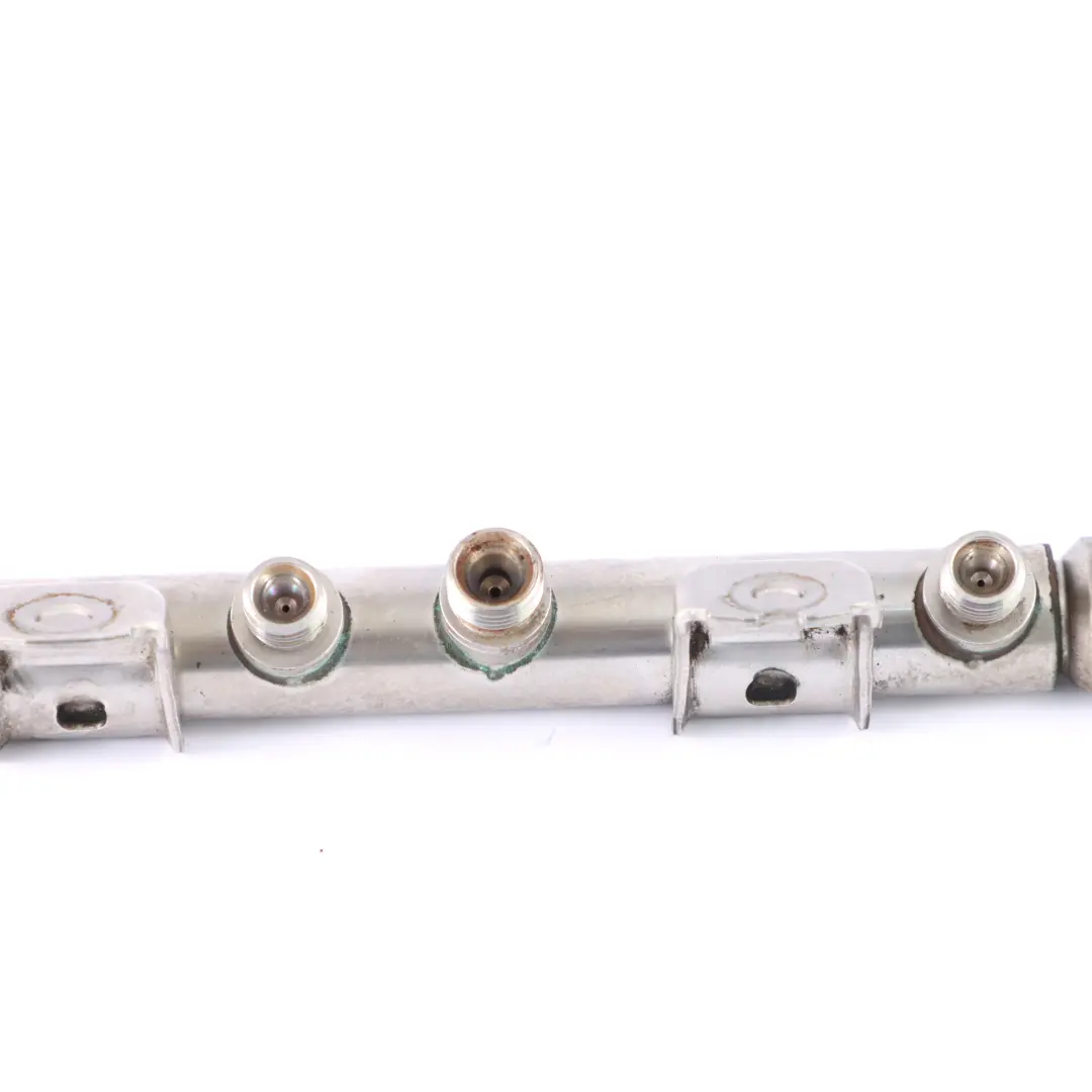 Rail d'injection BMW F10 Petrol N63 Rail de carburant à haute pression Cyl. 5-8 pour à propos du numéro de pièce 7547600 Rail d'injection BMW F10 Petrol N63 Rail de carburant à haute pression Cyl. 5-8 - SKU 7547600 - Numéro de pièce 7547600