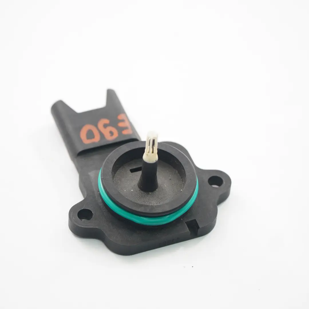 Sensore temperatura aria aspirata benzina per BMW E60 E61 E90 LCI con numero di parte 7547822 BMW E60 E61 E90 LCI Sensore temperatura aria aspirata benzina - SKU 7547822 - Numero di parte 7547822