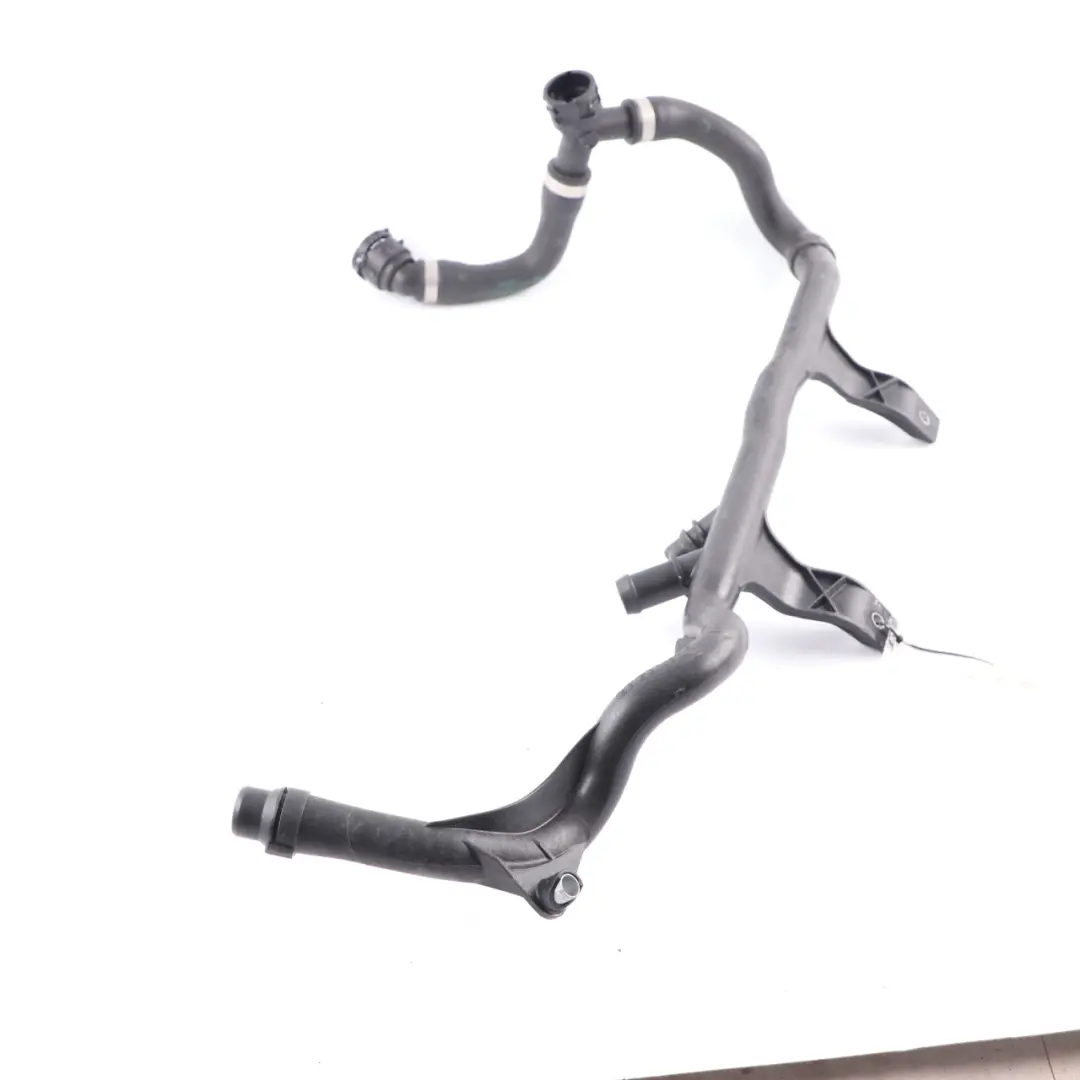 Manguera Sistema Refrigeración Termostato Calefacción para BMW E81 E82 E87 con número de pieza 7548240 BMW E81 E82 E87 Manguera Sistema Refrigeración Termostato Calefacción - SKU 7548240 - Número de pieza 7548240