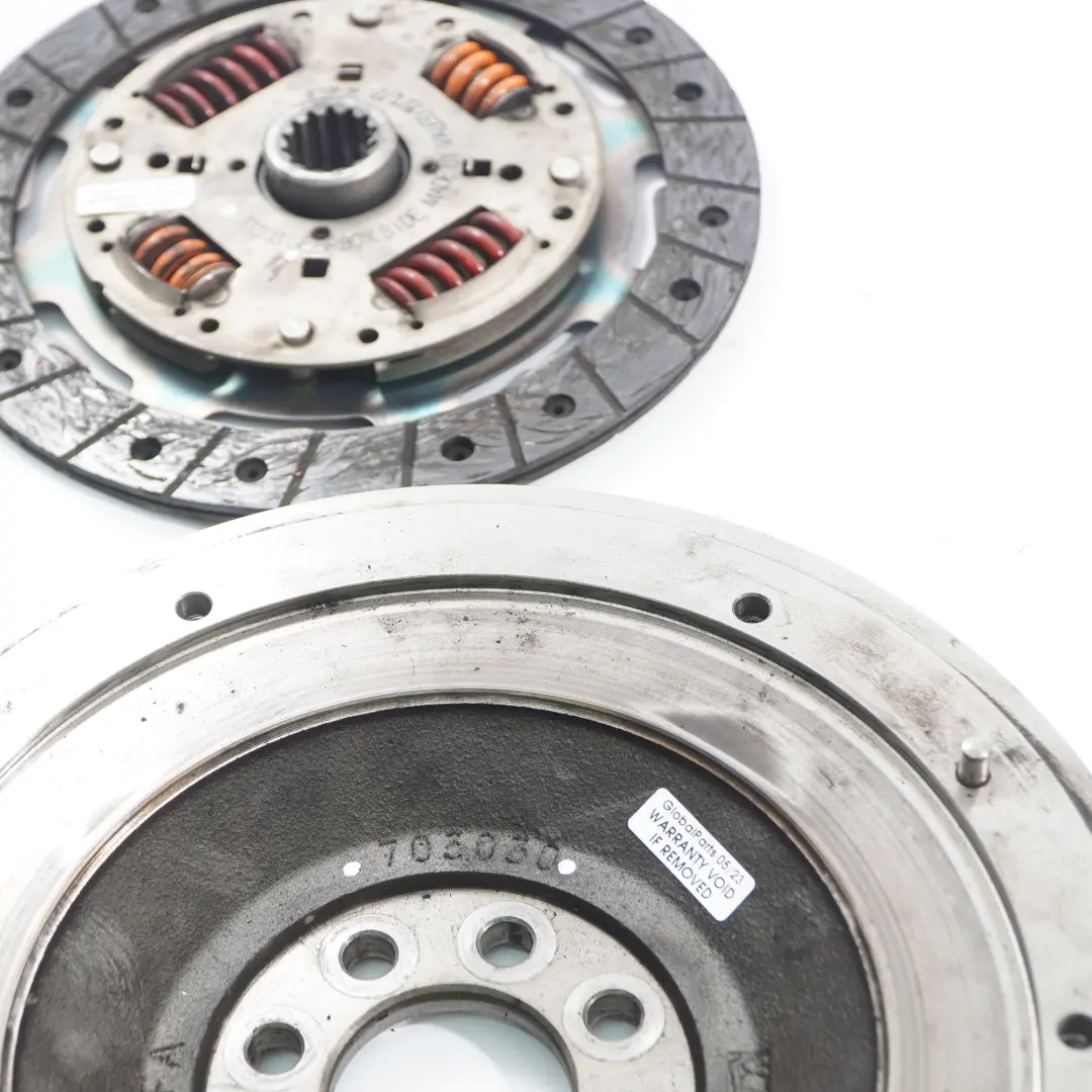 Kit D'embrayage à Double Volant D'inertie pour Mini Cooper S R53 Petrol W11 à propos du numéro de pièce 7551384 Mini Cooper S R53 Petrol W11 Kit D'embrayage à Double Volant D'inertie - SKU 7551384-1 - Numéro de pièce 7551384