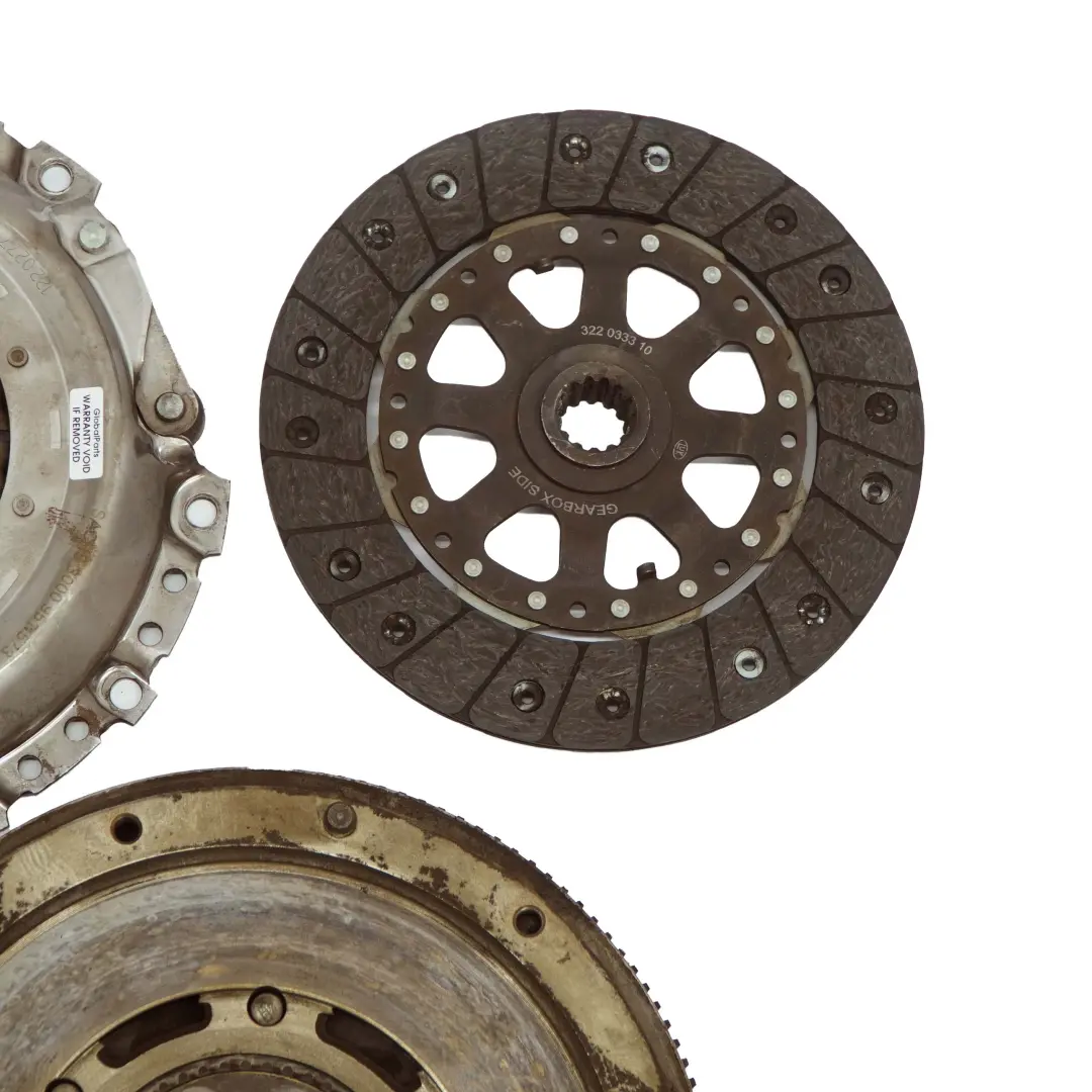 Kit disque d'embrayage et plateau pression D=215mm pour Mini Cooper S R53 Petrol W11 à propos du numéro de pièce 7551384 Mini Cooper S R53 Petrol W11 Kit disque d'embrayage et plateau pression D=215mm - SKU 7551384-2 - Numéro de pièce 7551384