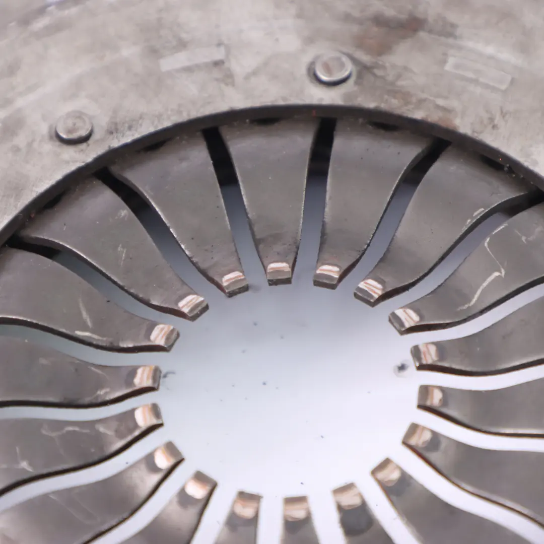 Clutch Disc Pressure Plate Kit D=215mm to Mini Cooper S R53 Petrol W11 with Part number 7551384 Mini Cooper S R53 Petrol W11 Clutch Disc Pressure Plate Kit D=215mm - SKU 7551384-2 - Part number 7551384