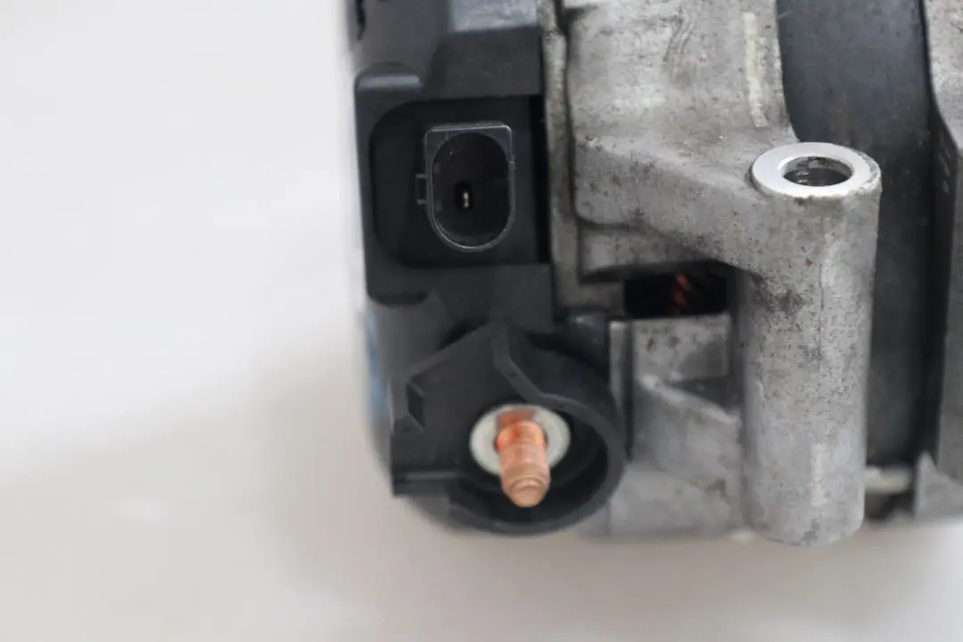 N52N Alternador Denso 170A para BMW Z4 E89 23i 30i con número de pieza 7552815 BMW Z4 E89 23i 30i N52N Alternador Denso 170A - SKU 7552815 - Número de pieza 7552815