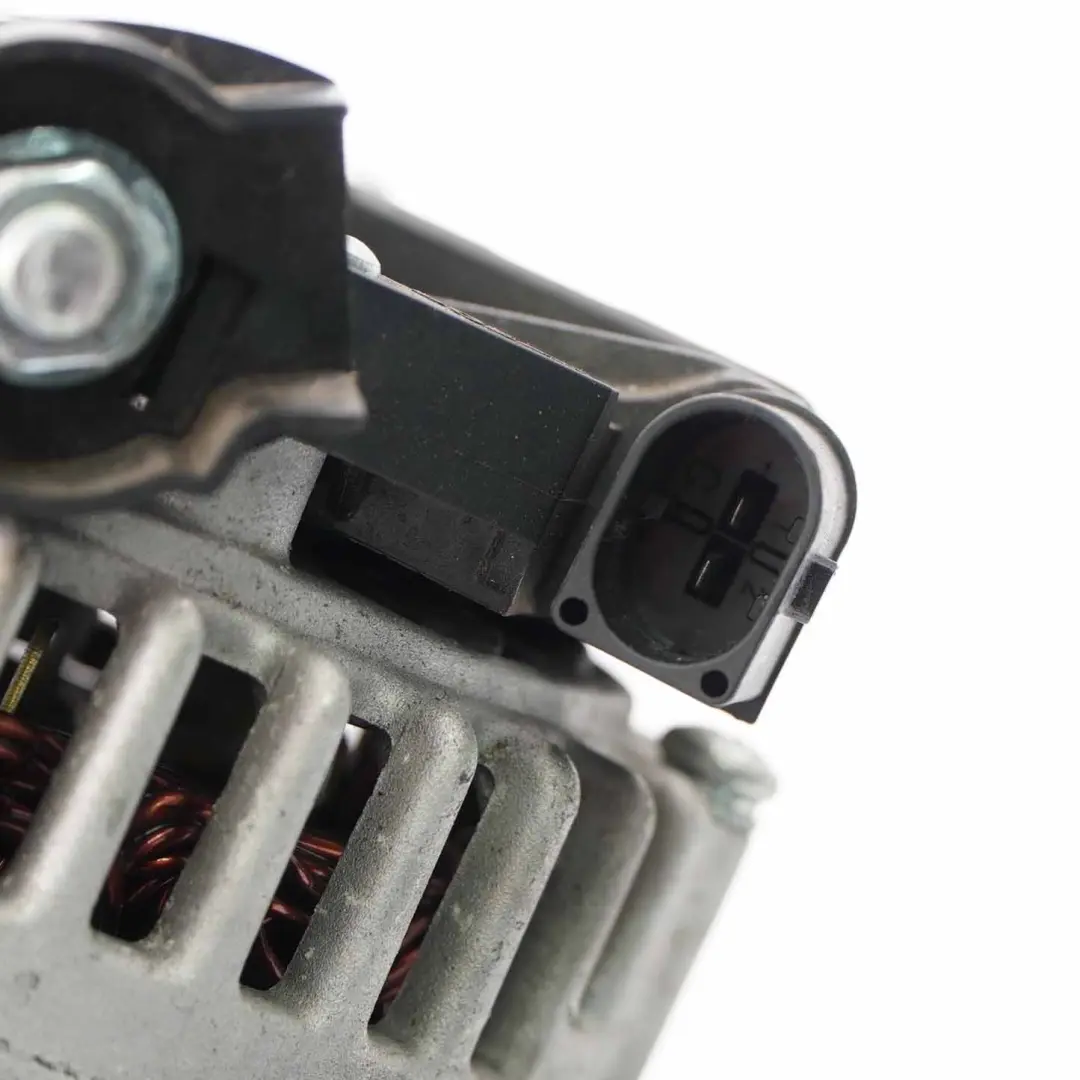 Gasolina Alternador Generador Bosch 180A para BMW E60 LCI E81 E90 E91 con número de pieza 7555926 BMW E60 LCI E81 E90 E91 Gasolina Alternador Generador Bosch 180A - SKU 7555926-1 - Número de pieza 7555926