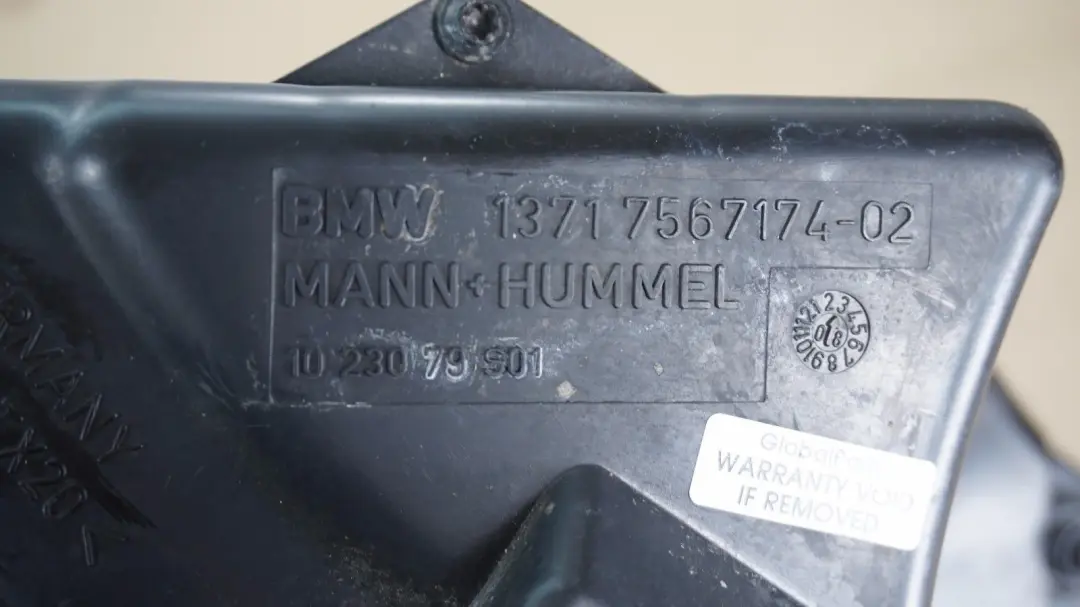 Caja filtro aire Silenciador admisión Pieza inferior para BMW E81 E87 E90 116i 1.6 con número de pieza 7557174 BMW E81 E87 E90 116i 1.6 Caja filtro aire Silenciador admisión Pieza inferior - SKU 7557174 - Número de pieza 7557174