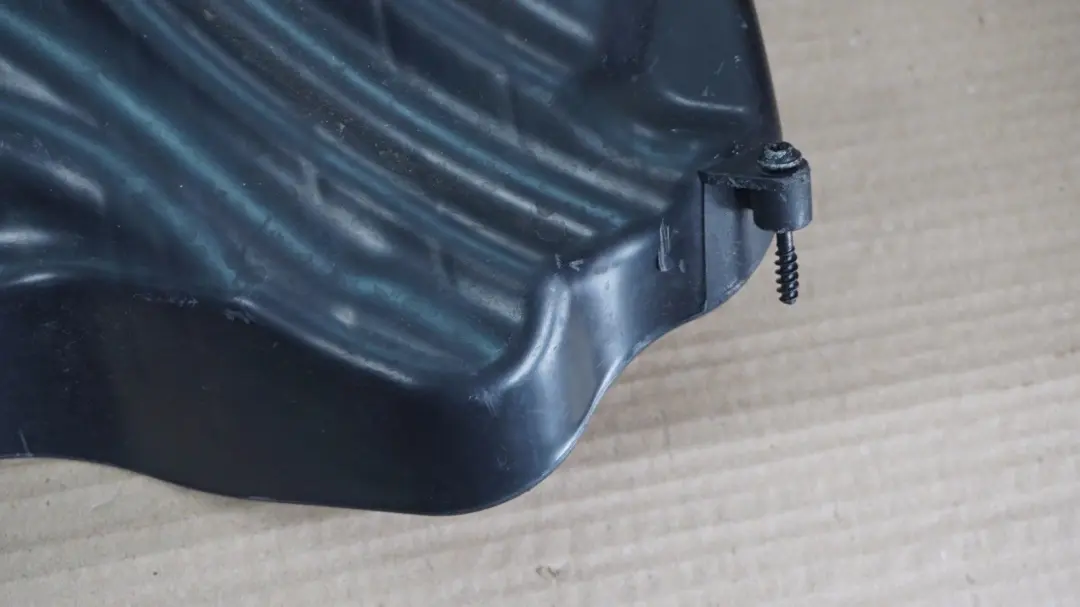 Caja filtro aire Silenciador admisión Pieza inferior para BMW E81 E87 E90 116i 1.6 con número de pieza 7557174 BMW E81 E87 E90 116i 1.6 Caja filtro aire Silenciador admisión Pieza inferior - SKU 7557174 - Número de pieza 7557174