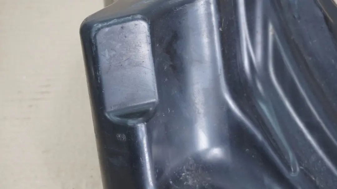 Caja filtro aire Silenciador admisión Pieza inferior para BMW E81 E87 E90 116i 1.6 con número de pieza 7557174 BMW E81 E87 E90 116i 1.6 Caja filtro aire Silenciador admisión Pieza inferior - SKU 7557174 - Número de pieza 7557174