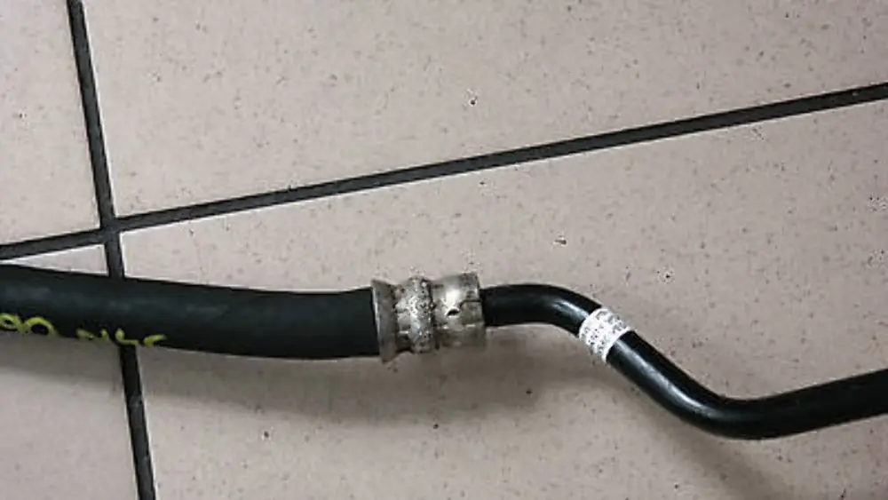 BMW 1 3er E82 E90 E91 E92 N46 Ölkühlerleitung Vorlauf 1722 - SKU 7559847 - Teilenummer 17227559847