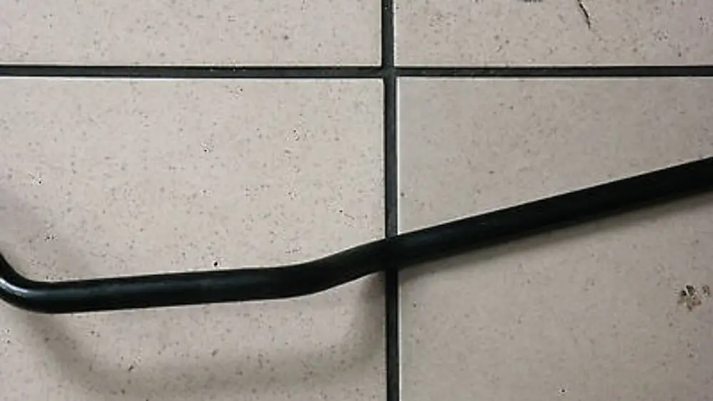 N46 Radiator oil cooler inlet pipe Petrol to BMW 1 3 Series E82 E90 E91 E92 with Part number 17227559847 BMW 1 3 Series E82 E90 E91 E92 N46 Radiator oil cooler inlet pipe Petrol - SKU 7559847 - Part number 17227559847