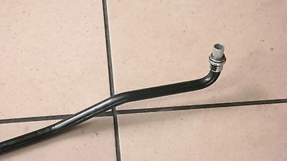 BMW 1 3er E82 E90 E91 E92 N46 Ölkühlerleitung Vorlauf 1722 - SKU 7559847 - Teilenummer 17227559847