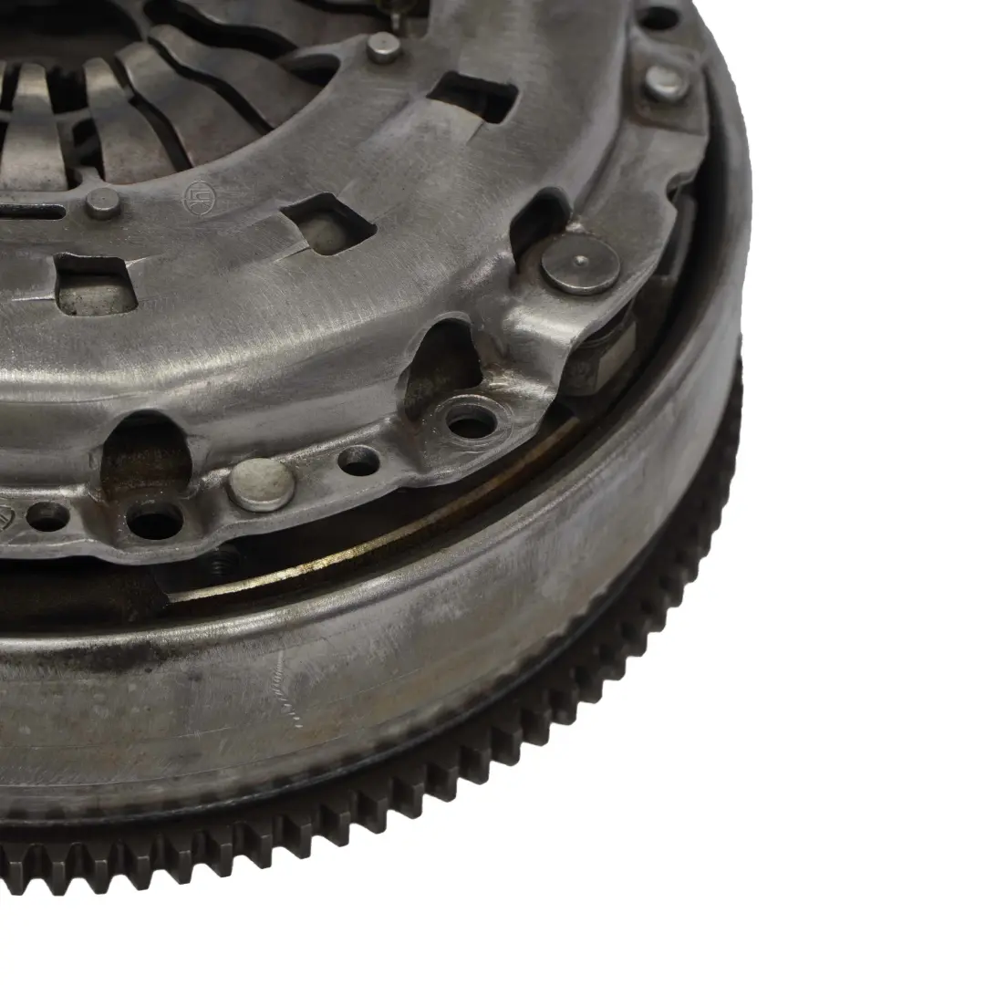 Benzin N43 Zweimassenschwungrad Kupplung für BMW 1 3 er E81 E87 LCI E90 E91 mit Teilenummer 7560876 BMW 1 3 er E81 E87 LCI E90 E91 Benzin N43 Zweimassenschwungrad Kupplung - SKU 7560876 - Teilenummer 7560876