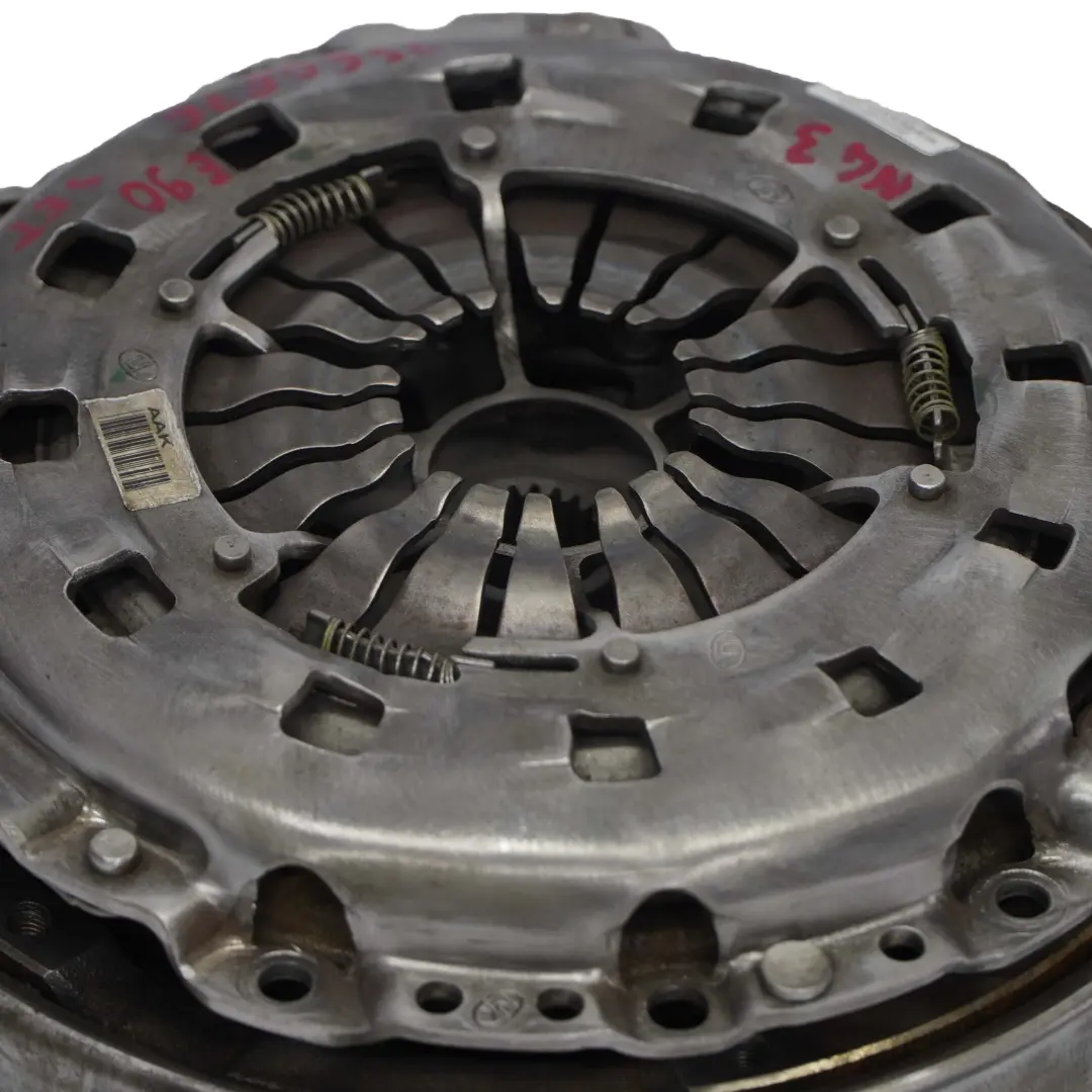 Essence N43 Deux Masse D'Inertie Embrayage pour BMW E87 LCI E90 E91 à propos du numéro de pièce 7560876 BMW E87 LCI E90 E91 Essence N43 Deux Masse D'Inertie Embrayage - SKU 7560876 - Numéro de pièce 7560876