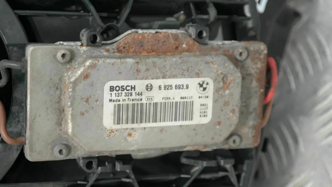 BMW E81 E84 E87 E90 E91 E92 E93 Carcasa Ventilador Gasolina Con Ventilador 300W - SKU 7563259-4 - Número de pieza 7563259
