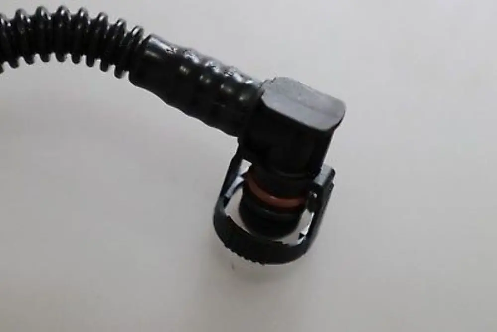 Przewód odpowietrzający zbiornika paliwa do BMW Z4 E89 o numerze 7568431 BMW Z4 E89 Przewód odpowietrzający zbiornika paliwa - SKU 7568431 - Numer Części 7568431