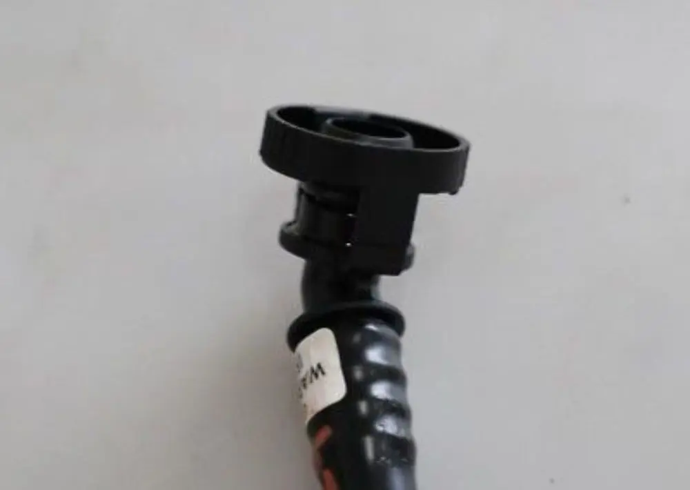 Breather Line to BMW Z4 SERIES E89 Fuel Tank with Part number 7568431 BMW Z4 SERIES E89 Fuel Tank Breather Line - SKU 7568431 - Part number 7568431