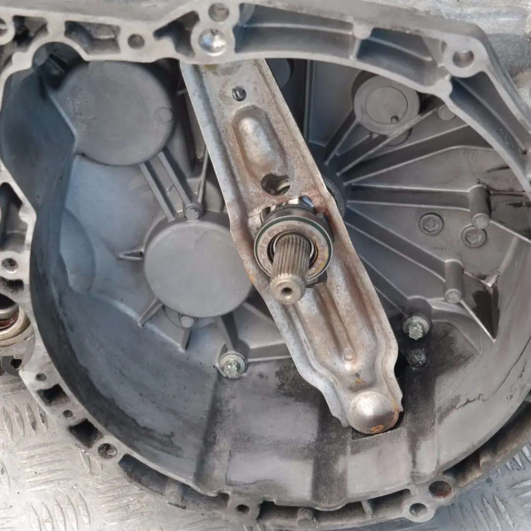 Gang Schaltgetriebe GS6-53BG CIA GARANTIE to Mini Cooper S R55 R56 N14 6 with Part number 7573476 Mini Cooper S R55 R56 N14 6 Gang Schaltgetriebe GS6-53BG CIA GARANTIE - SKU 7568718 - Part number 7573476